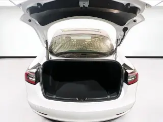 Tesla Model 3 2023 4dr Sedan