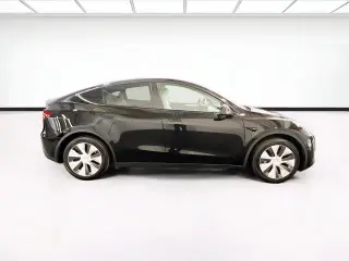 Tesla Model Y 2023 4dr Crossover