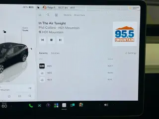 Tesla Model Y 2023 4dr Crossover