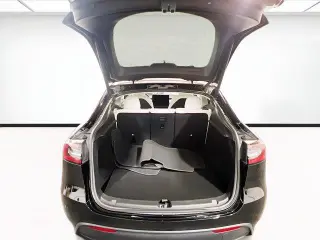 Tesla Model Y 2023 4dr Crossover