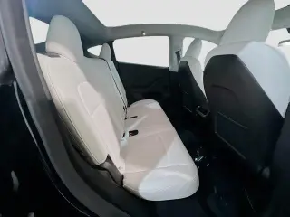 Tesla Model Y 2023 4dr Crossover