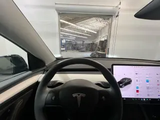 Tesla Model Y 2023 4dr Crossover