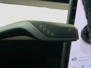 Tesla Model Y 2023 4dr Crossover