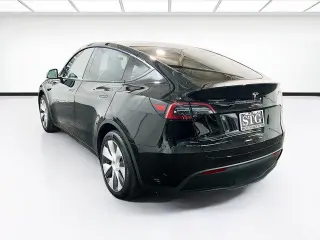 Tesla Model Y 2023 4dr Crossover