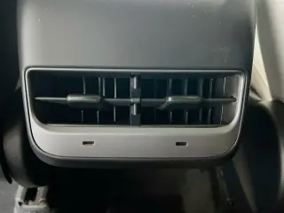 Tesla Model Y 2023 4dr Crossover