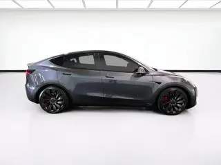 Tesla Model Y 2023 AWD Performance 4dr Crossover