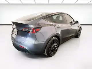 Tesla Model Y 2023 AWD Performance 4dr Crossover