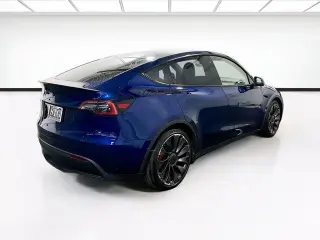 Tesla Model Y 2023 AWD Performance 4dr Crossover