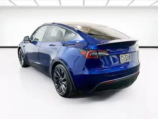 Tesla Model Y 2023 AWD Performance 4dr Crossover