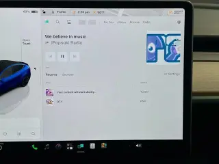 Tesla Model Y 2023 AWD Performance 4dr Crossover