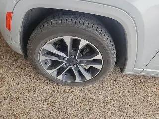 Jeep Grand Cherokee 2022 4x4 Overland 4dr SUV (midyear release)