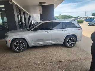 Jeep Grand Cherokee 2022 4x4 Overland 4dr SUV (midyear release)