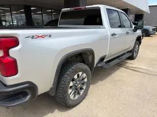 Chevrolet Silverado 2500HD 2023 4x4 Custom 4dr Crew Cab SB