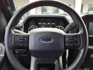Ford F-150 2022 4x4 XL 4dr SuperCrew 5.5 ft. SB