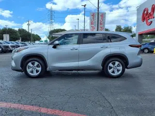 Toyota Highlander 2025 LE 4dr SUV