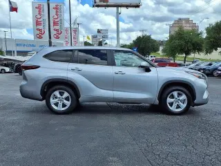 Toyota Highlander 2025 LE 4dr SUV