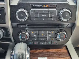 Ford F-150 2016 4x2 Lariat 4dr SuperCrew 5.5 ft. SB