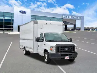 Ford E-Series 2018 E-350 SD 2dr 138 in. WB SRW Cutaway Chassis