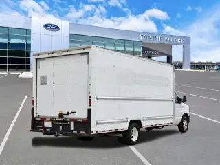 Ford E-Series 2018 E-350 SD 2dr 138 in. WB SRW Cutaway Chassis