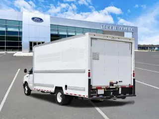 Ford E-Series 2018 E-350 SD 2dr 138 in. WB SRW Cutaway Chassis