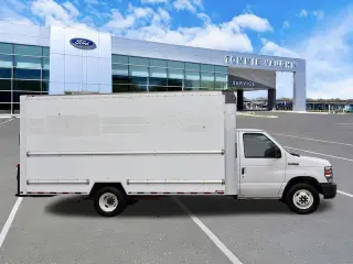 Ford E-Series 2018 E-350 SD 2dr 138 in. WB SRW Cutaway Chassis