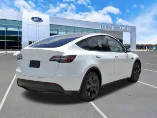 Tesla Model Y 2023 AWD 4dr Crossover