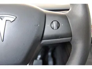 Tesla Model Y 2023 AWD 4dr Crossover