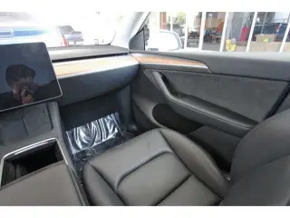 Tesla Model Y 2023 AWD 4dr Crossover