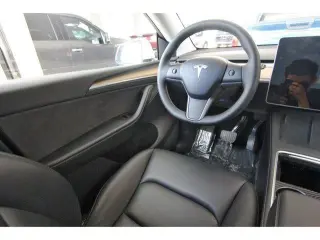 Tesla Model Y 2023 AWD 4dr Crossover