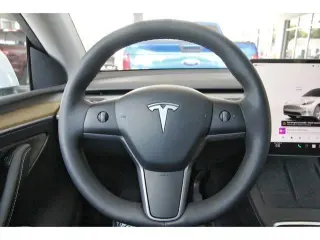 Tesla Model Y 2023 AWD 4dr Crossover
