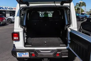 Jeep Wrangler Unlimited 2022 4x4 Sahara 4dr SUV