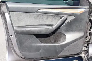 Tesla Model Y 2025 AWD Long Range 4dr Crossover