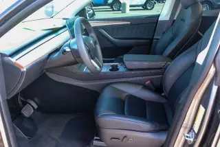 Tesla Model Y 2025 AWD Long Range 4dr Crossover