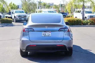Tesla Model Y 2025 AWD Long Range 4dr Crossover