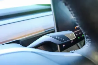 Tesla Model Y 2025 AWD Long Range 4dr Crossover