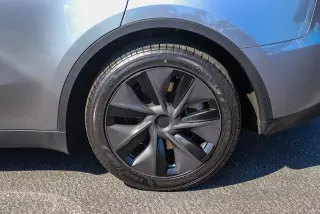 Tesla Model Y 2025 AWD Long Range 4dr Crossover