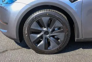 Tesla Model Y 2025 AWD Long Range 4dr Crossover