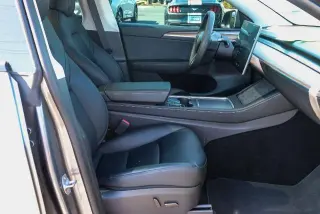 Tesla Model Y 2025 AWD Long Range 4dr Crossover