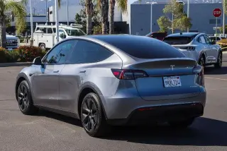 Tesla Model Y 2025 AWD Long Range 4dr Crossover