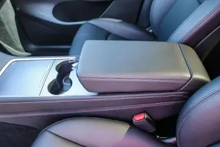 Tesla Model Y 2025 AWD Long Range 4dr Crossover