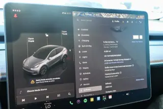 Tesla Model Y 2025 AWD Long Range 4dr Crossover