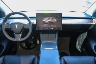 Tesla Model Y 2025 AWD Long Range 4dr Crossover