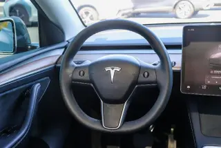 Tesla Model Y 2025 AWD Long Range 4dr Crossover