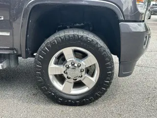 GMC Sierra 2500HD 2016 4x4 Denali 4dr Crew Cab SB