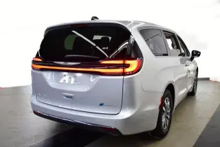 Chrysler Pacifica Plug-In Hybrid 2024 Road Tripper 4dr Mini-Van