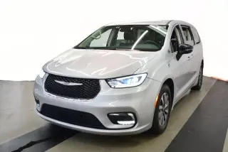 Chrysler Pacifica Plug-In Hybrid 2024 Road Tripper 4dr Mini-Van