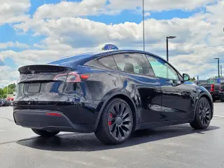 Tesla Model Y 2023 AWD Performance 4dr Crossover