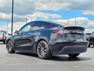 Tesla Model Y 2023 AWD Performance 4dr Crossover