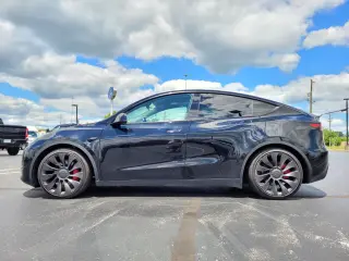 Tesla Model Y 2023 AWD Performance 4dr Crossover