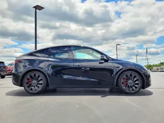 Tesla Model Y 2023 AWD Performance 4dr Crossover